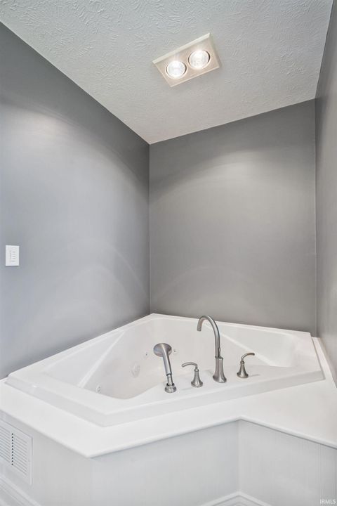 Tiny photo for 13032 S County Road 300 Road, Galveston, IN 46932 (MLS # 202615038)