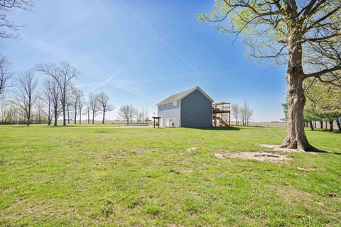 Tiny photo for 13032 S County Road 300 Road, Galveston, IN 46932 (MLS # 202615038)