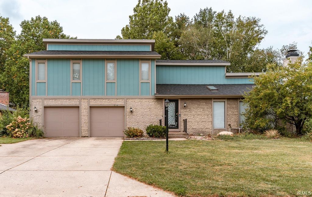 Photo of 51843 Trowbridge Lane, South Bend, IN 46637 (MLS # 202538442)