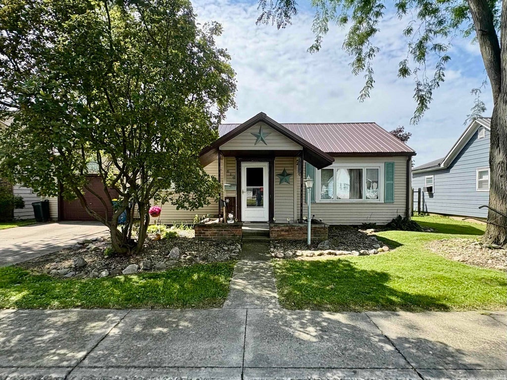 Photo of 516 E Townley Street, Bluffton, IN 46714 (MLS # 202634508)