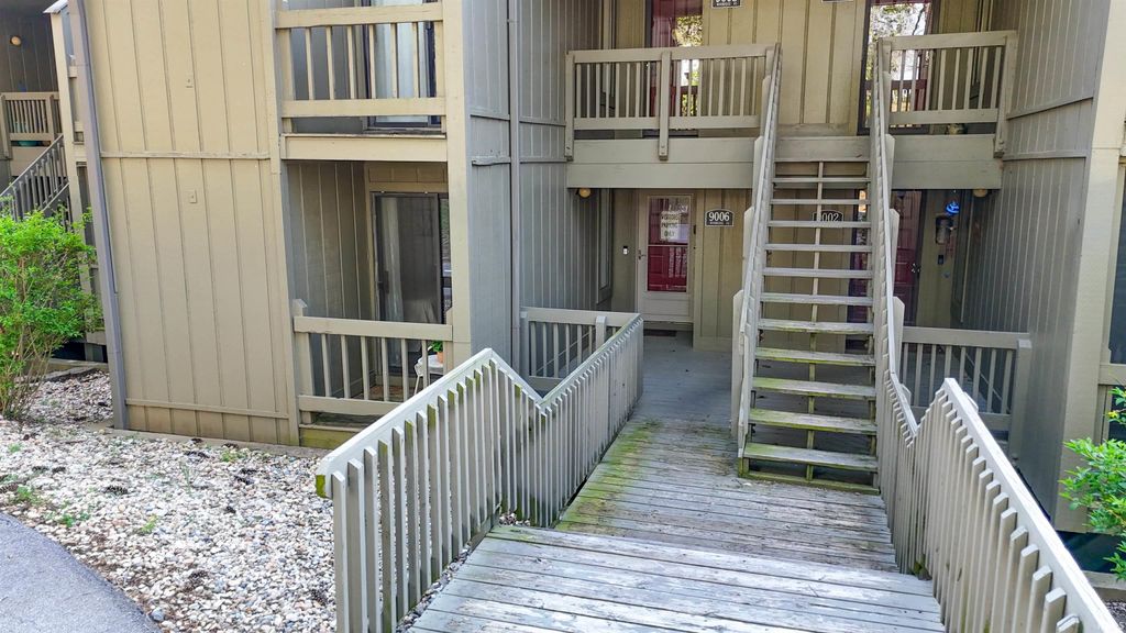 Photo of 9006 Pointe Ridge Lane #4, Bloomington, IN 47401 (MLS # 202613718)