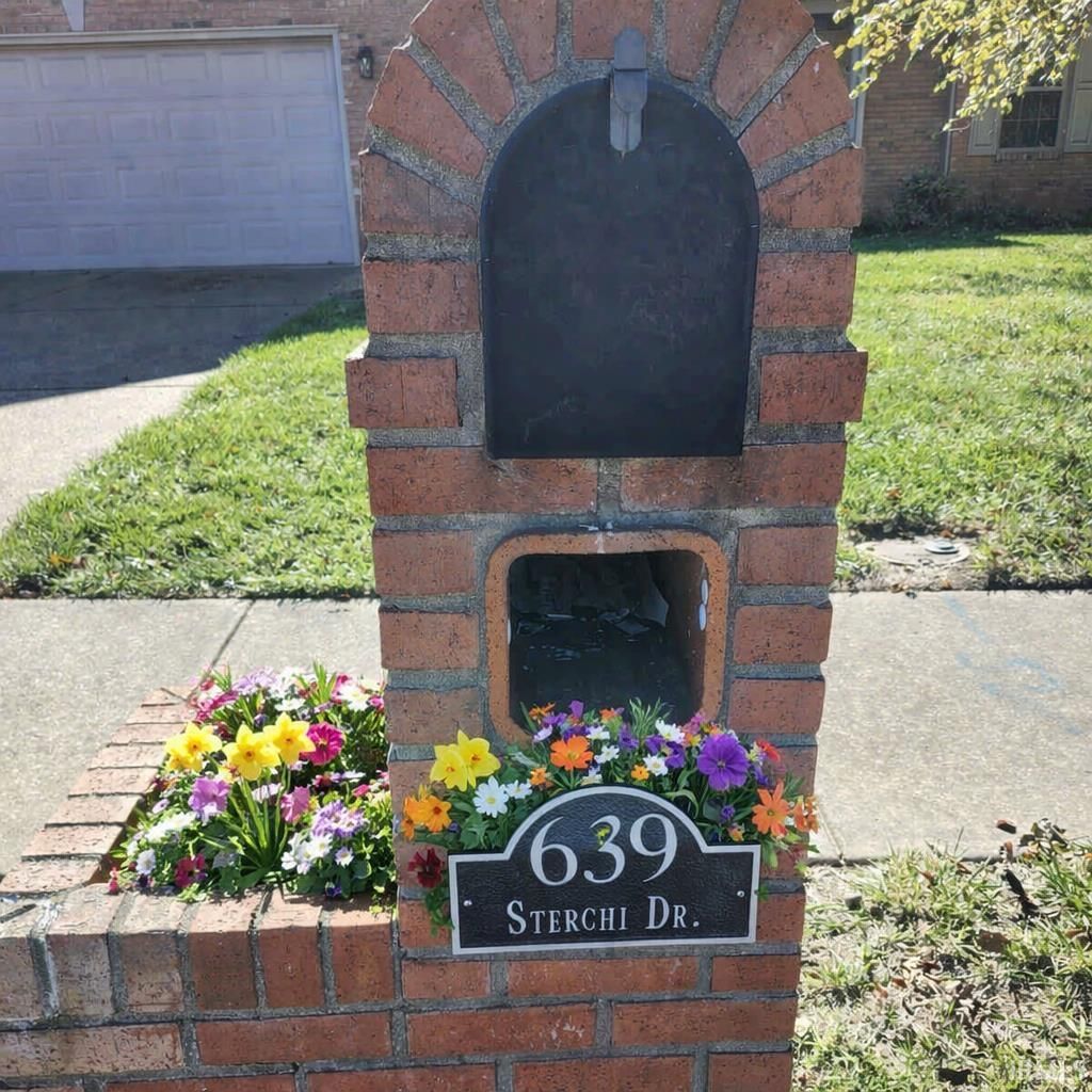 Photo of 639 Sterchi Drive, Evansville, IN 47711 (MLS # 202544932)