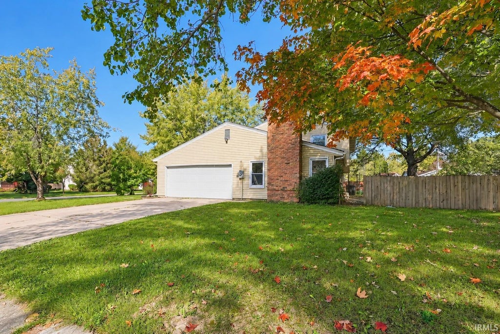 Photo of 4110 Thorton Drive, Fort Wayne, IN 46815 (MLS # 202643731)