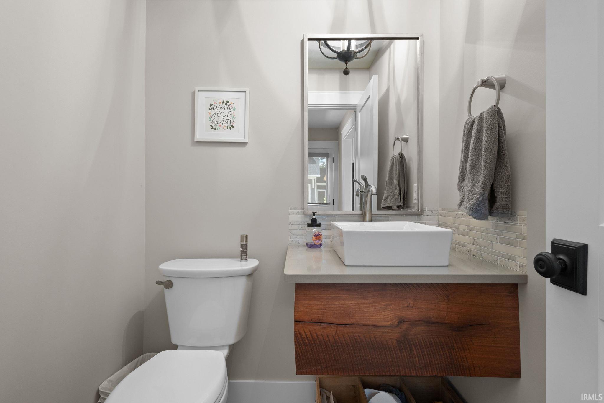 Wolcottville, Indiana 46795, United States, 6 Bedrooms Bedrooms, ,5 BathroomsBathrooms,Residential,Active,222171