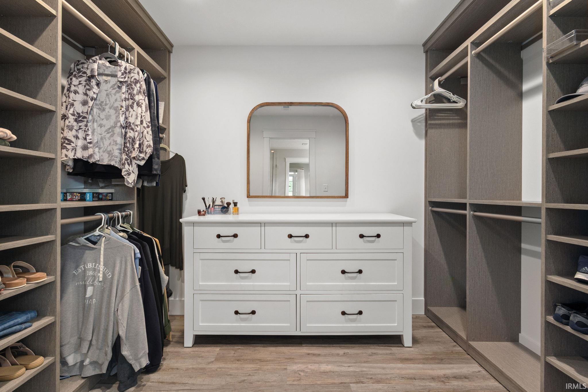 Wolcottville, Indiana 46795, United States, 6 Bedrooms Bedrooms, ,5 BathroomsBathrooms,Residential,Active,222171