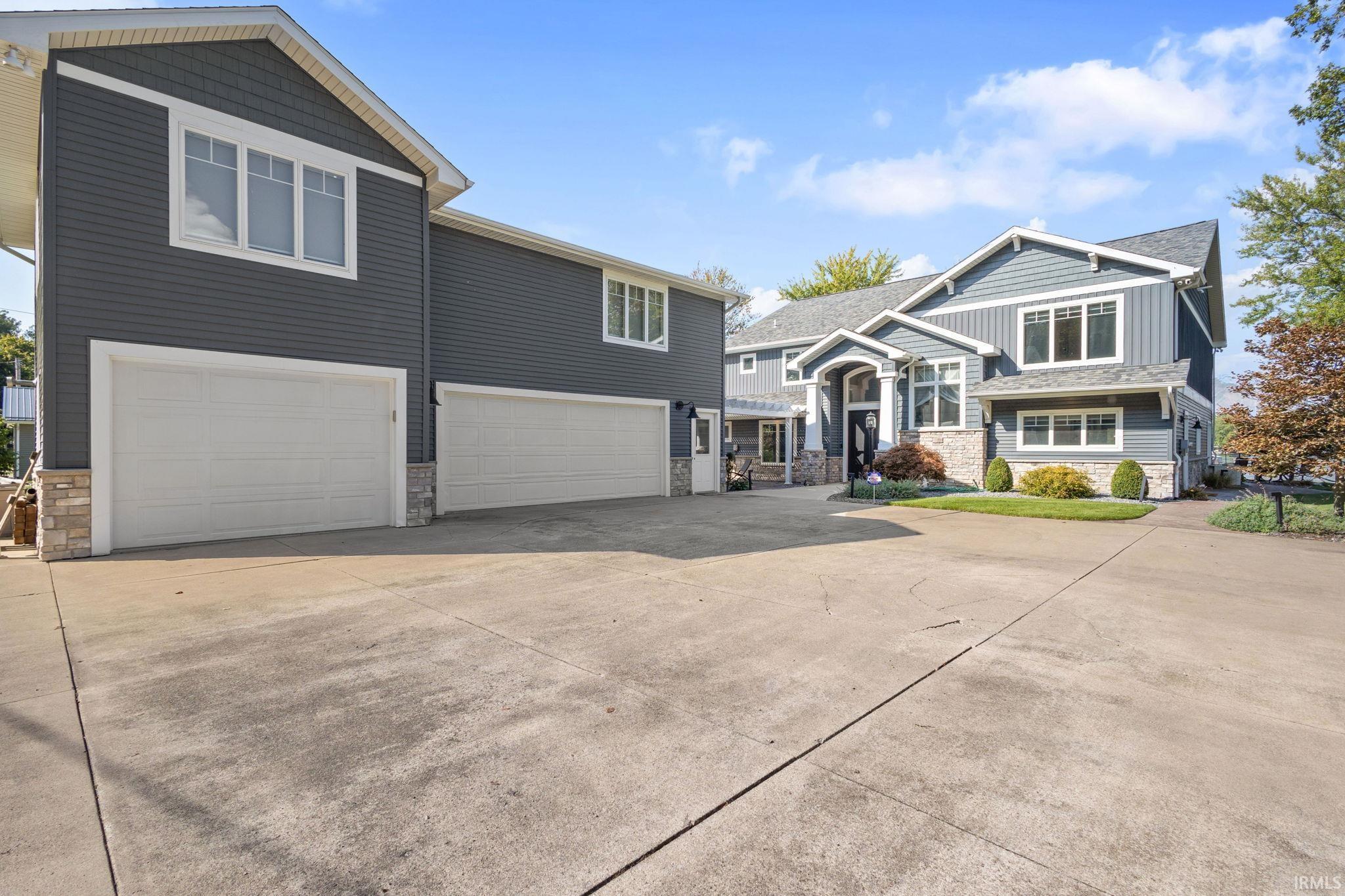 Wolcottville, Indiana 46795, United States, 6 Bedrooms Bedrooms, ,5 BathroomsBathrooms,Residential,Active,222171