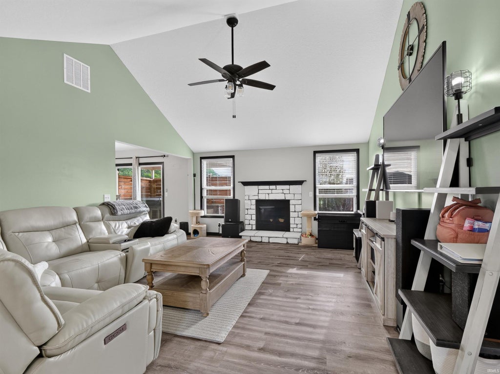 Photo of 2250 Henry V Crossing, Fort Wayne, IN 46818 (MLS # 202637759)