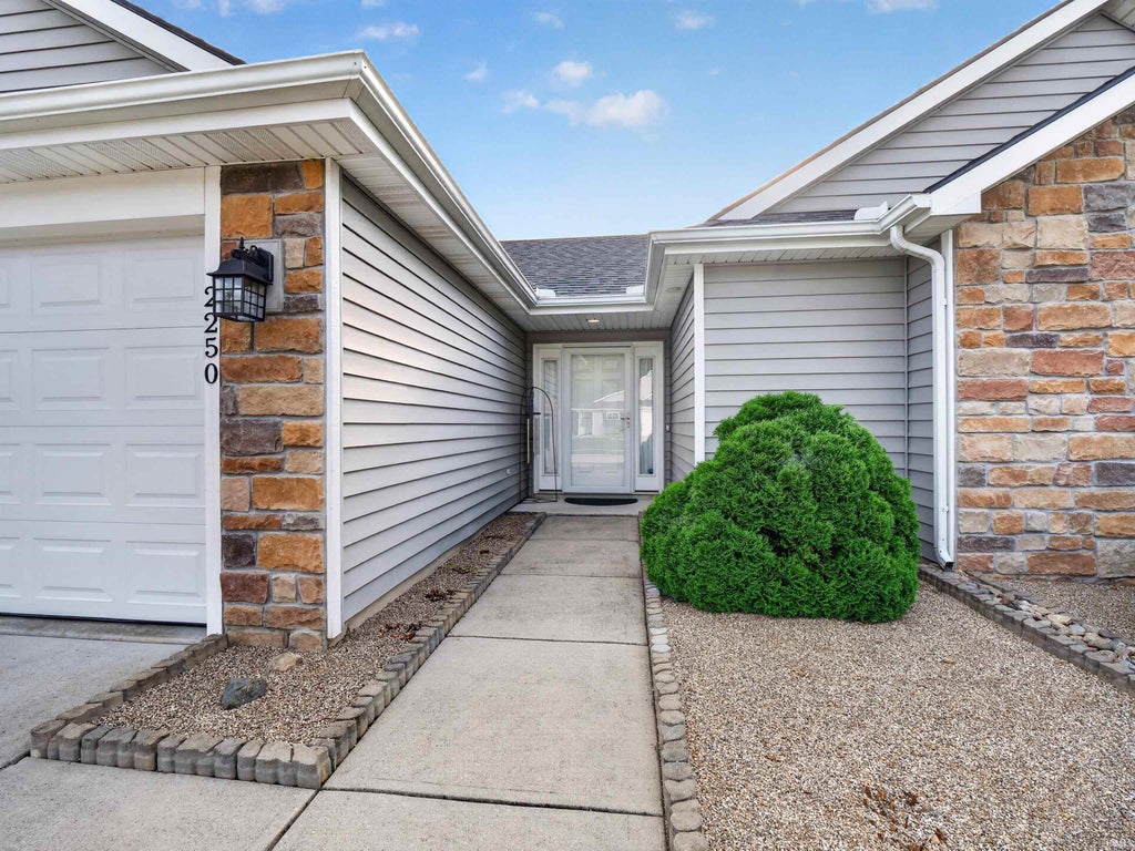 Photo of 2250 Henry V Crossing, Fort Wayne, IN 46818 (MLS # 202637759)