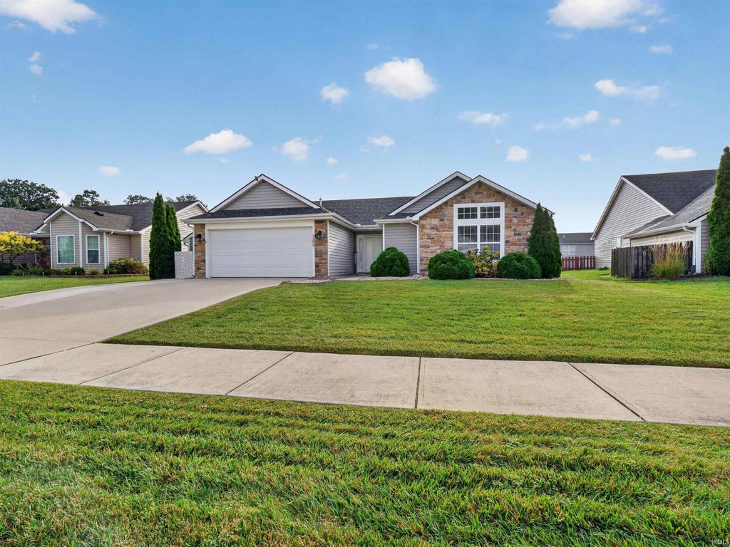 Photo of 2250 Henry V Crossing, Fort Wayne, IN 46818 (MLS # 202637759)