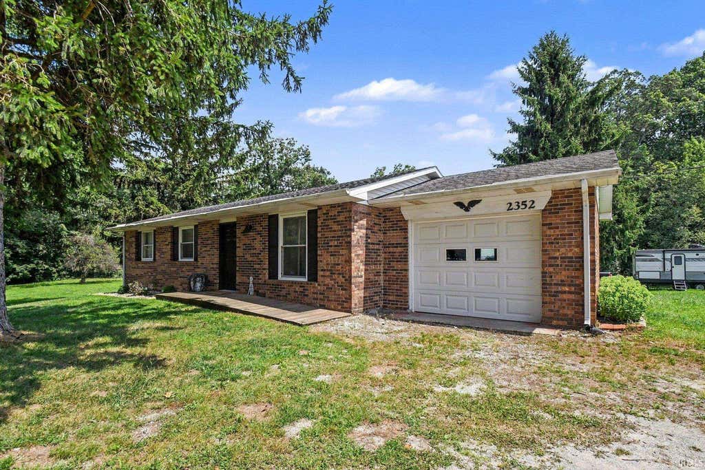 Photo of 2352 S 400 W Road, Warsaw, IN 46580 (MLS # 202632484)