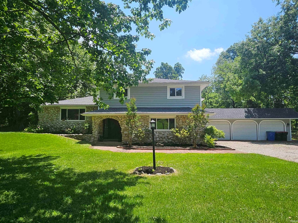 Photo of 2251 Viehe Drive, Evansville, IN 47725 (MLS # 202626488)