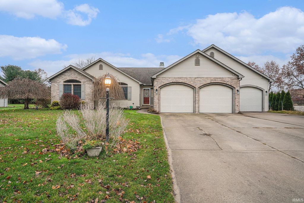 Photo of 58656 Baugo Xing Drive, Elkhart, IN 46517 (MLS # 202548415)