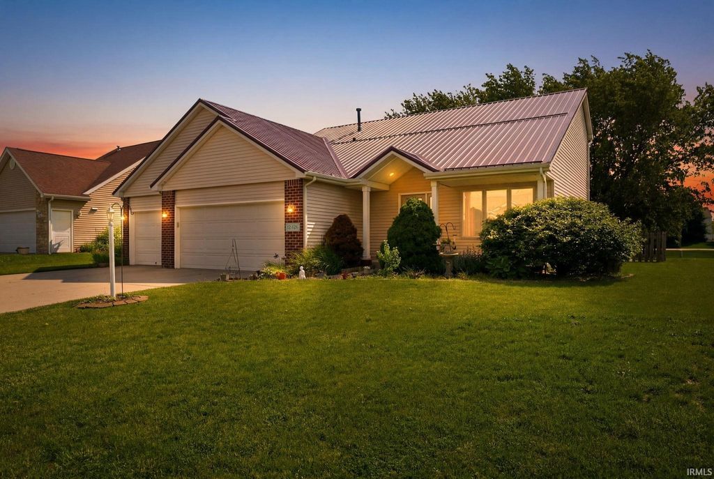 Photo of 12426 Sonoma Drive, Fort Wayne, IN 46818 (MLS # 202619562)