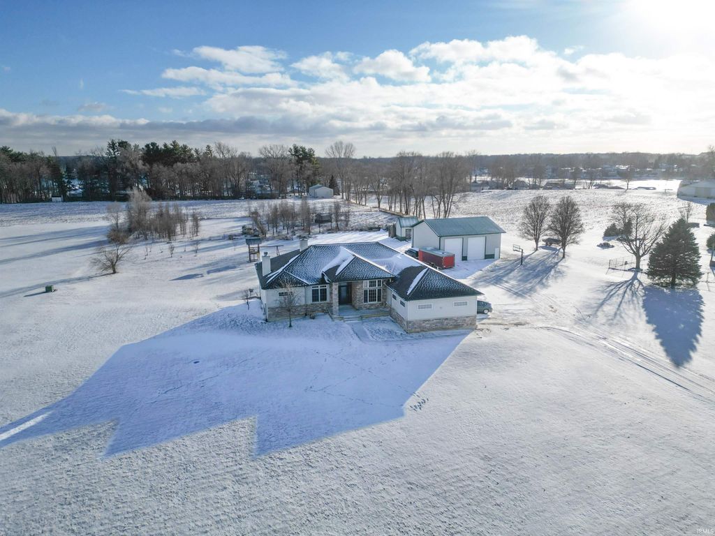 Photo of 6279 E 450 N, Leesburg, IN 46538 (MLS # 202602546)