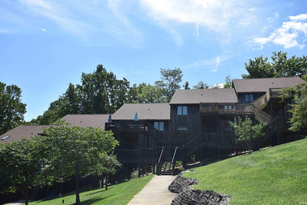 Photo of 1830 E Eagle Bay Drive, Bloomington, IN 47401 (MLS # 202634867)