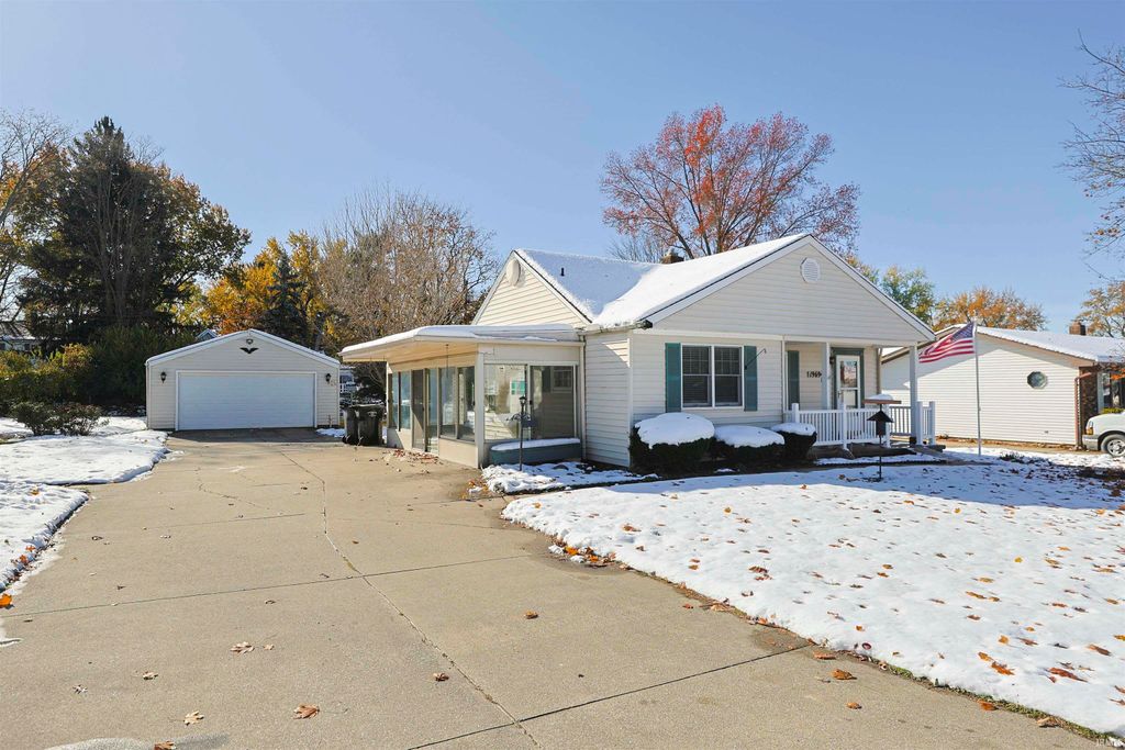 Photo of 19694 Ruth Avenue, South Bend, IN 46614 (MLS # 202546029)