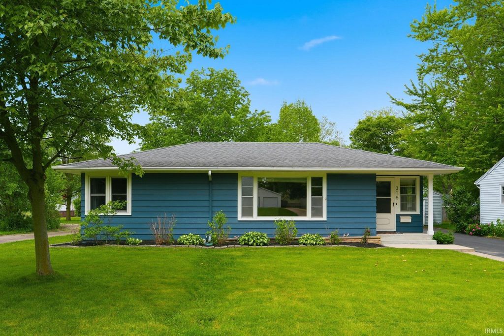Photo of 315 N Oak Street ST, Columbia City, IN 46725 (MLS # 202620786)