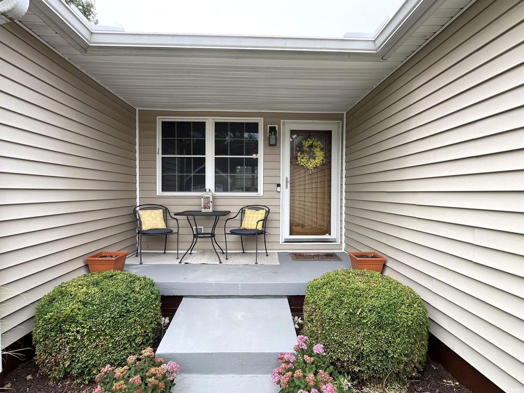 Photo of 1041 Shadowlawn Avenue, Greencastle, IN 46135 (MLS # 202629518)