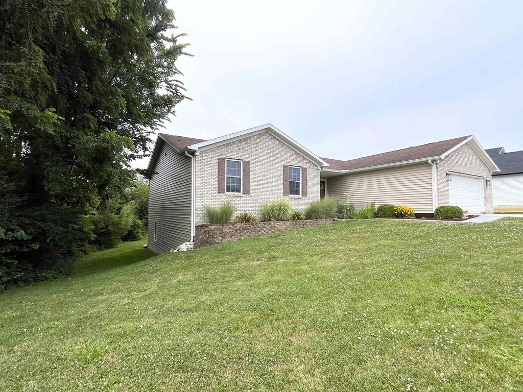 Photo of 1041 Shadowlawn Avenue, Greencastle, IN 46135 (MLS # 202629518)