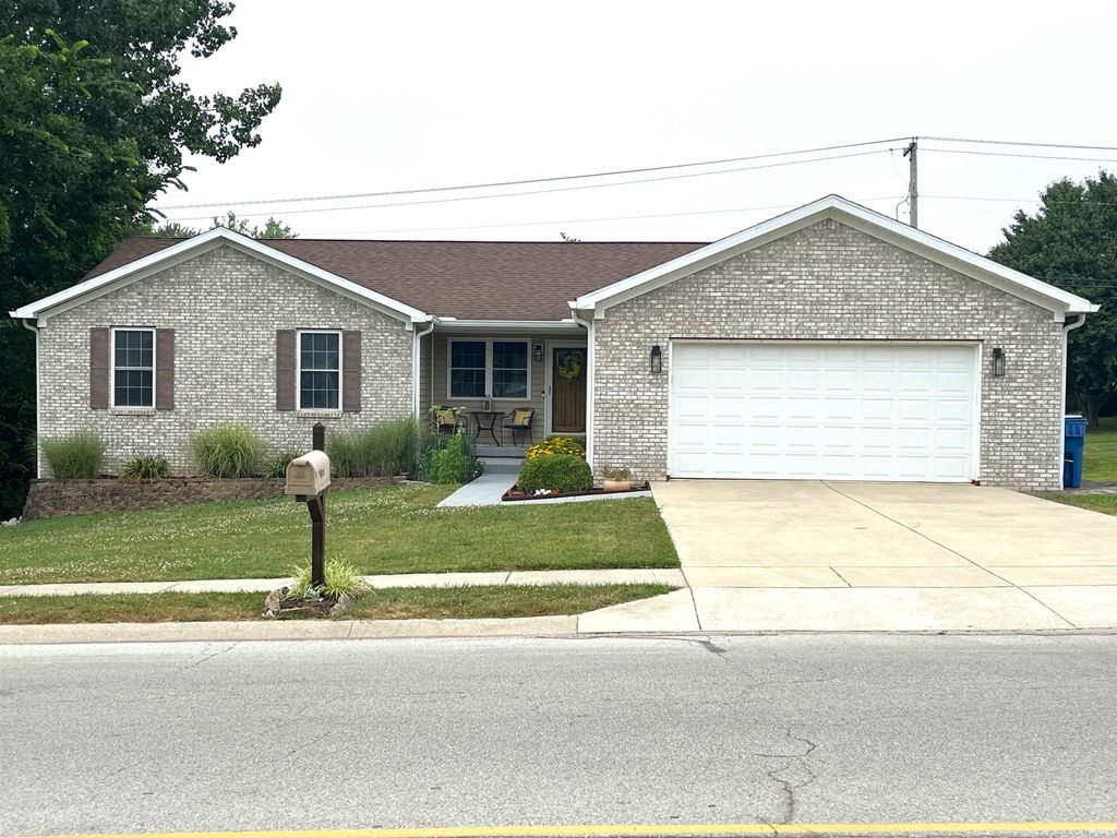 Photo of 1041 Shadowlawn Avenue, Greencastle, IN 46135 (MLS # 202629518)