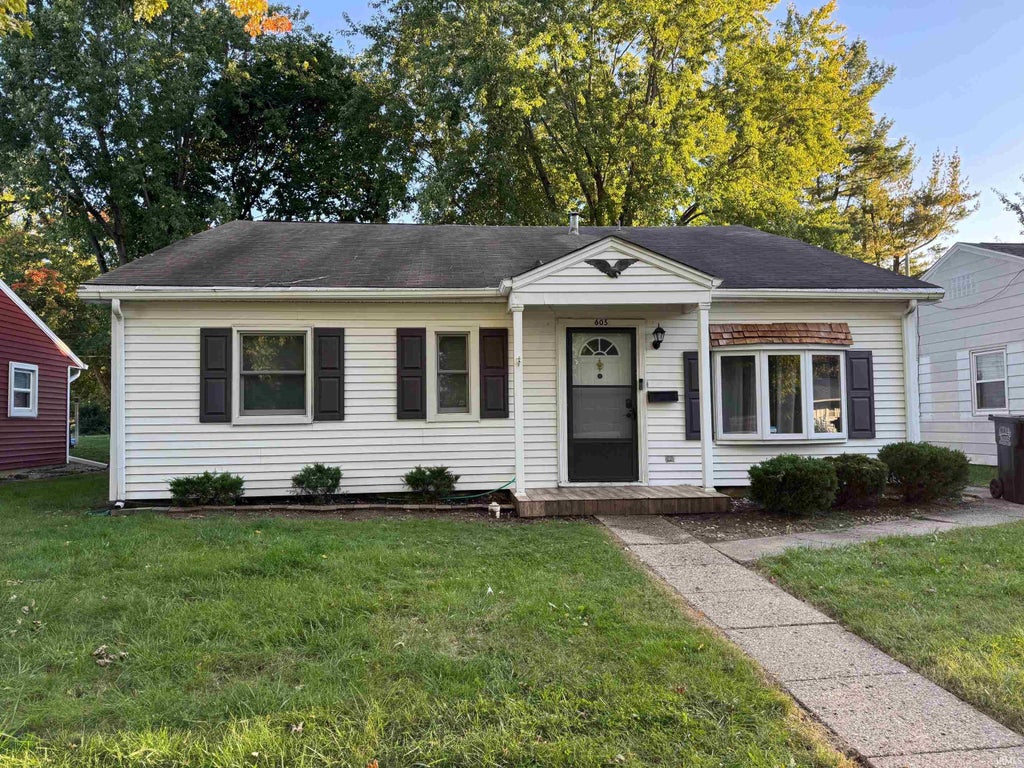 Photo of 605 W 9th Street, Rochester, IN 46975 (MLS # 202643105)
