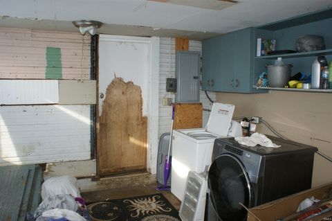 Tiny photo for 415 W Broadway Street, Kokomo, IN 46901 (MLS # 202611936)