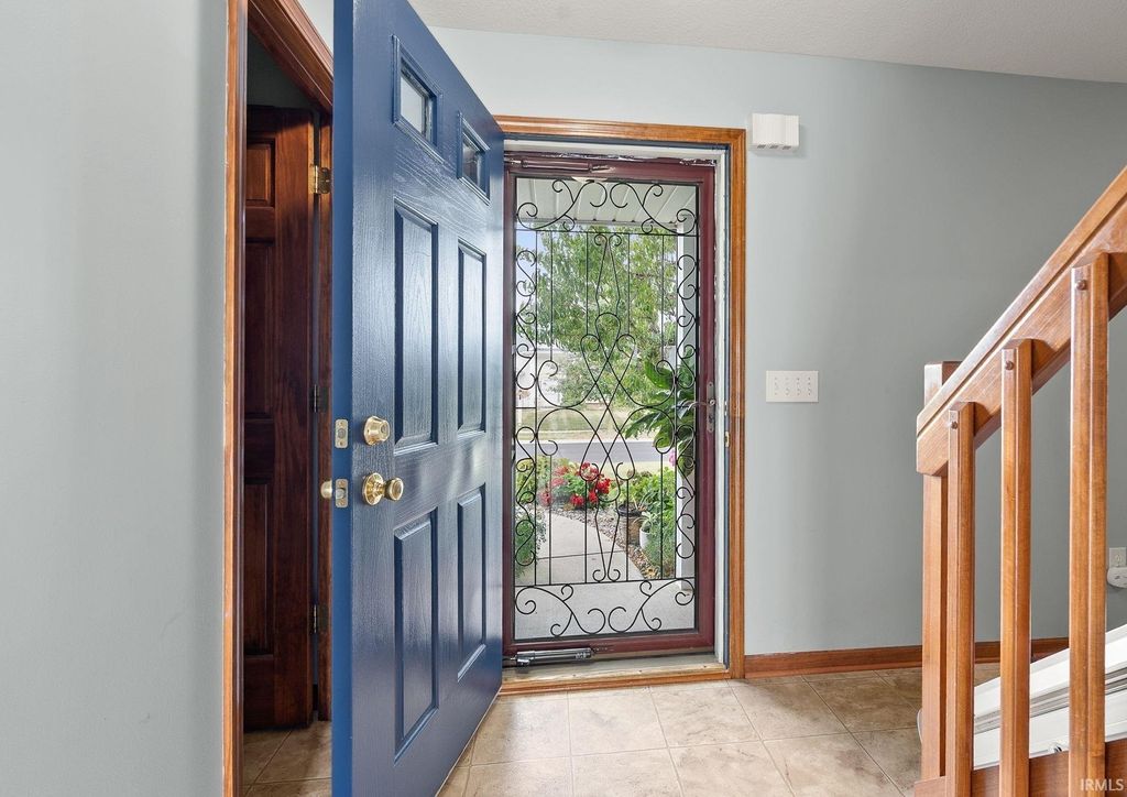 Photo of 3203 Caledon Place, Fort Wayne, IN 46818 (MLS # 202539179)