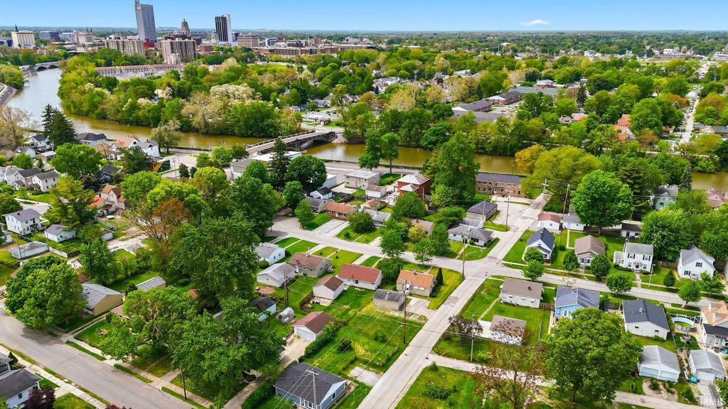 Photo of 1610 Hillside Avenue, Fort Wayne, IN 46805 (MLS # 202618358)