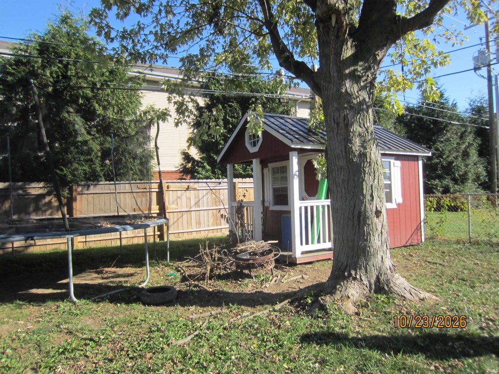 Photo of 1827 W Bradford Street, Marion, IN 46952 (MLS # 202644034)