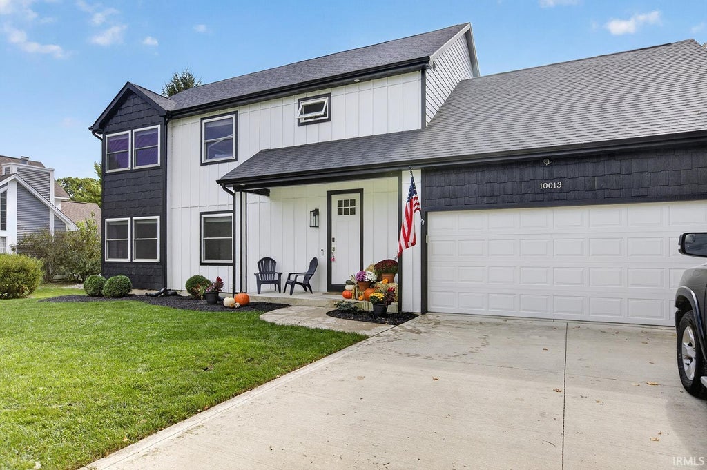 Photo of 10013 Lanewood Court, Fort Wayne, IN 46804 (MLS # 202642226)