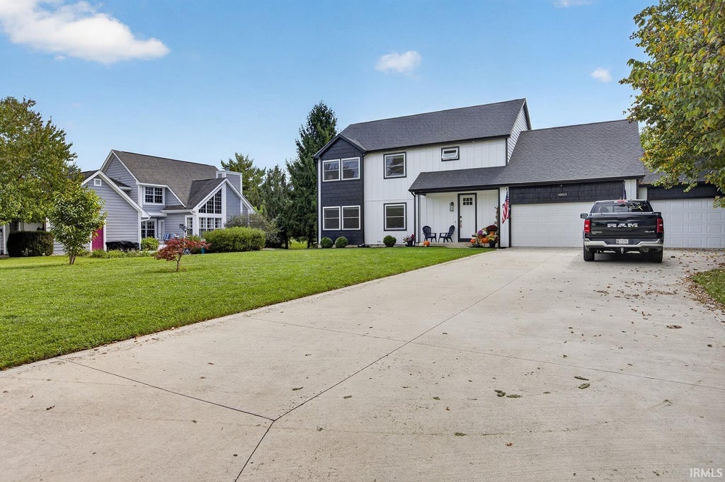 Photo of 10013 Lanewood Court, Fort Wayne, IN 46804 (MLS # 202642226)