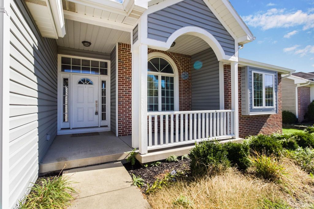 Photo of 1608 S Stapleton Drive, Yorktown, IN 47396 (MLS # 202543250)