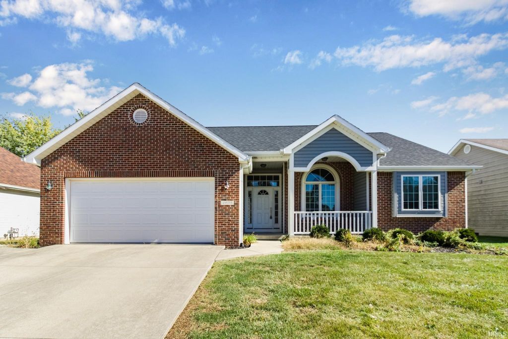 Photo of 1608 S Stapleton Drive, Yorktown, IN 47396 (MLS # 202543250)