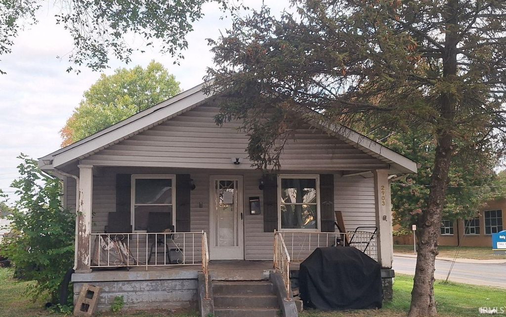 Photo of 2903 Lincoln Street, Anderson, IN 46016 (MLS # 202612612)