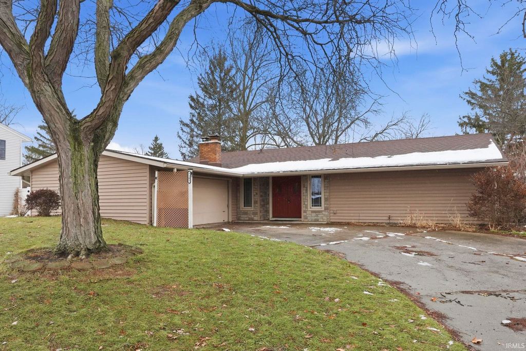 Photo of 7101 Piegan Place, Fort Wayne, IN 46815 (MLS # 202548665)