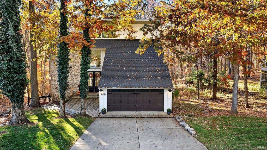 Photo of 9428 S Harbour Pointe Drive, Bloomington, IN 47401 (MLS # 202603224)