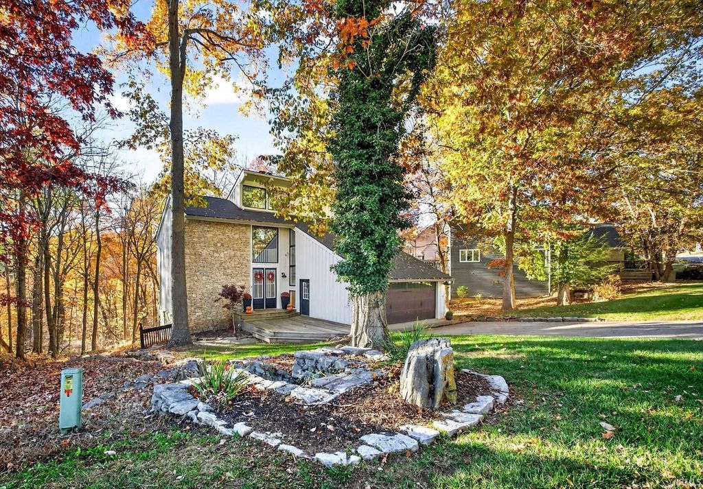 Photo of 9428 S Harbour Pointe Drive, Bloomington, IN 47401 (MLS # 202603224)