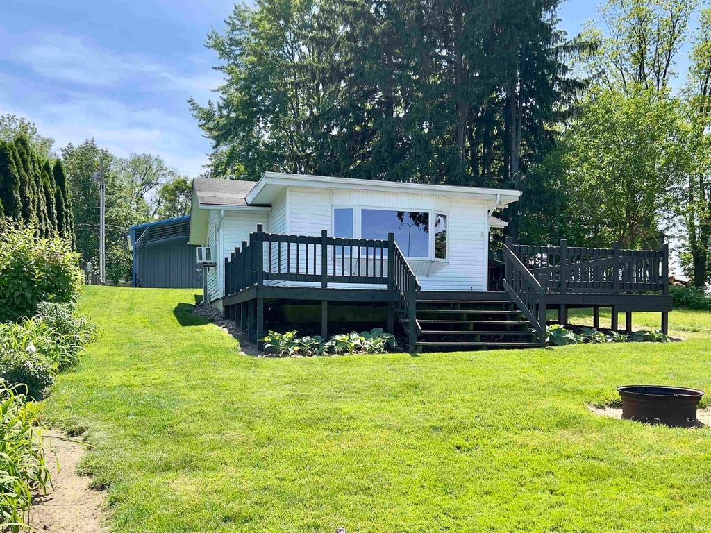 Photo of 4784 E Shore Park Road, Leesburg, IN 46538 (MLS # 202621234)
