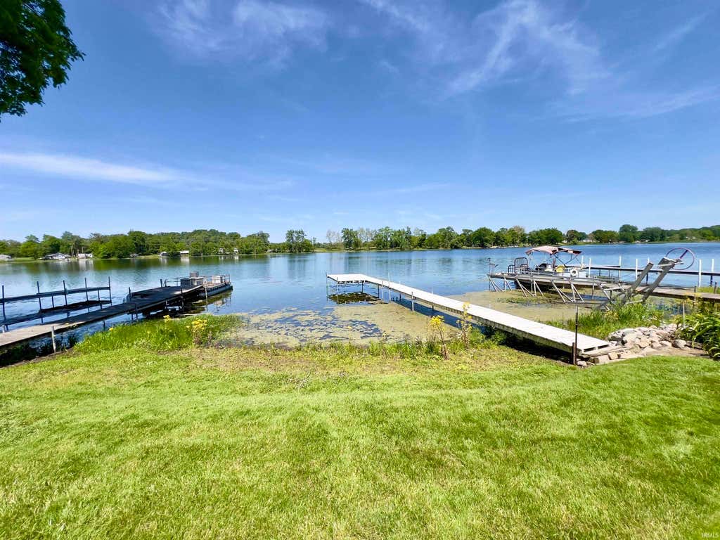 Photo of 4784 E Shore Park Road, Leesburg, IN 46538 (MLS # 202621234)