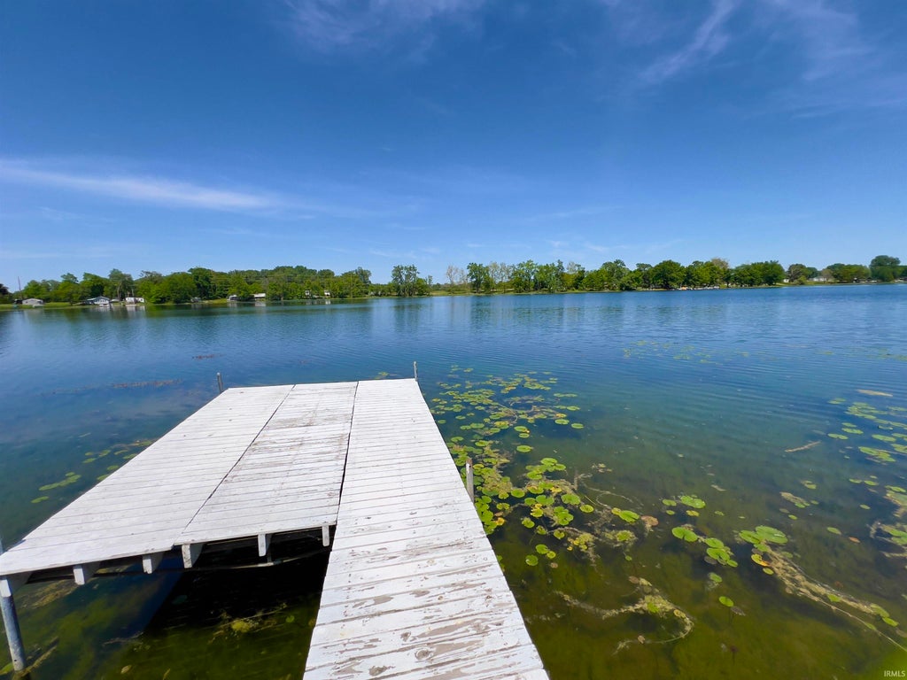 Photo of 4784 E Shore Park Road, Leesburg, IN 46538 (MLS # 202621234)