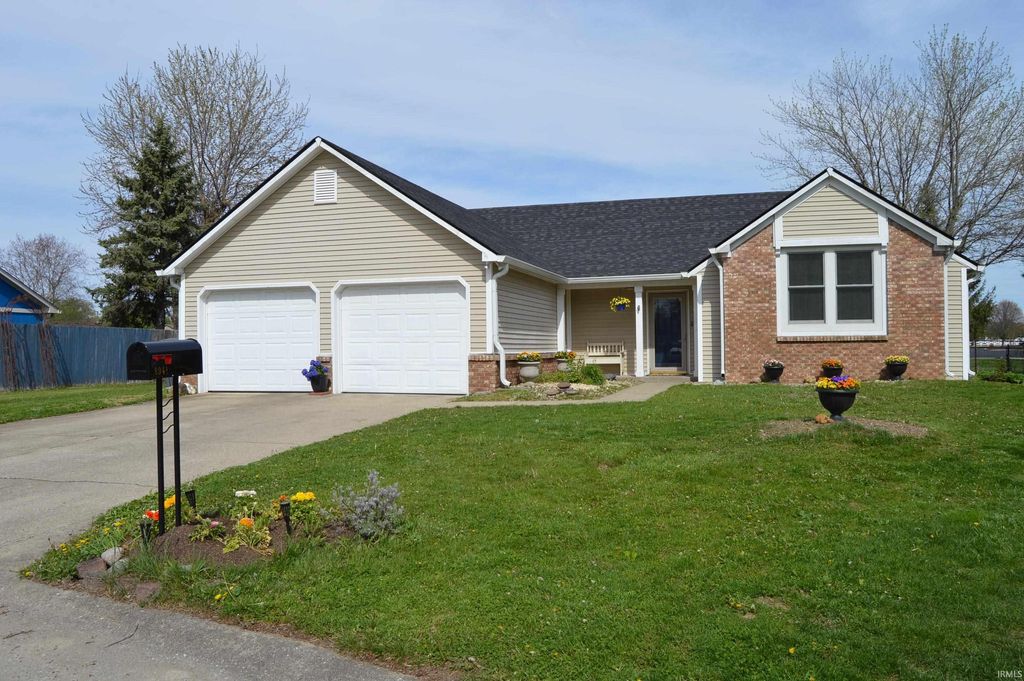 Photo of 8941 Country Walk Court, Indianapolis, IN 46227 (MLS # 202612618)