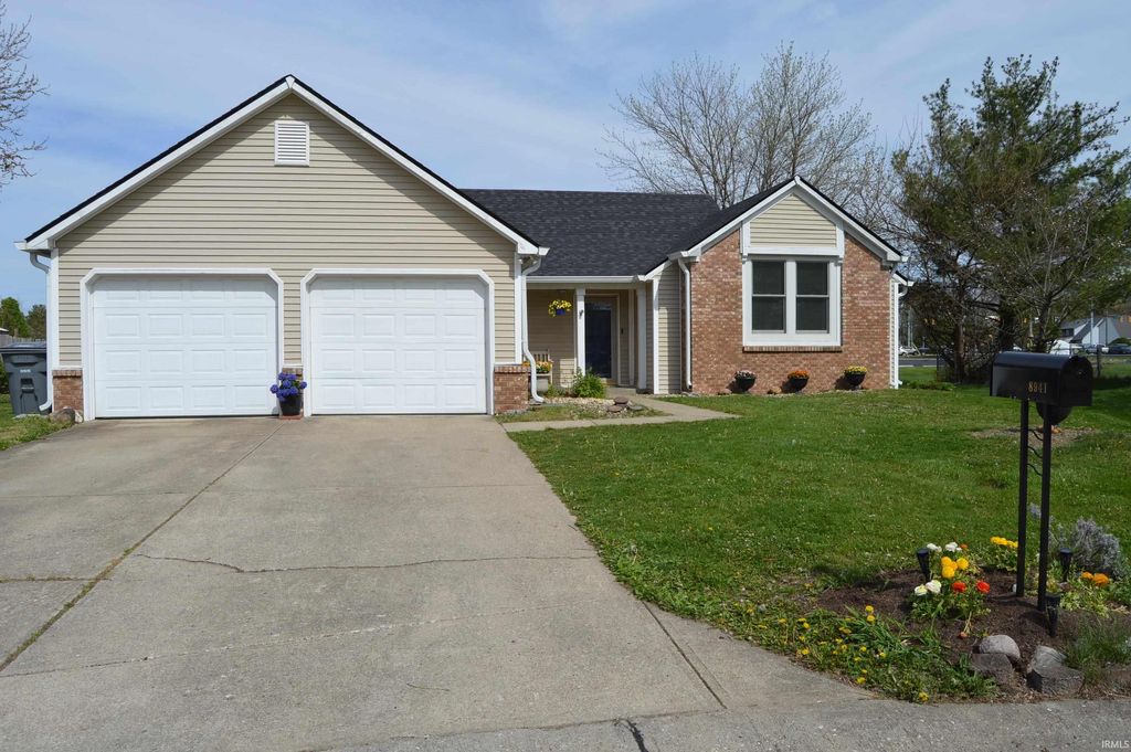 Photo of 8941 Country Walk Court, Indianapolis, IN 46227 (MLS # 202612618)