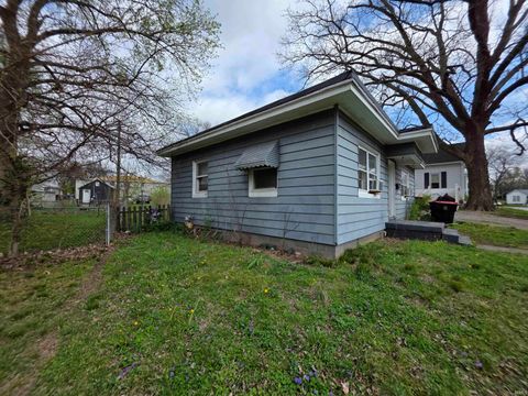 Tiny photo for 121 W 9th Street, Mount Vernon, IN 47620 (MLS # 202611462)