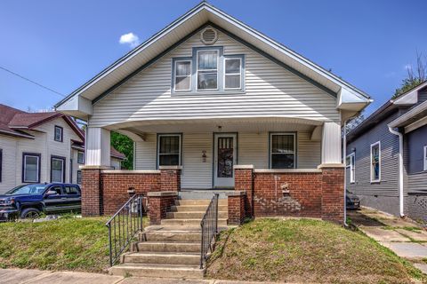 Photo of 900 E Blackford Avenue, Evansville, IN 47713 (MLS # 202614073)
