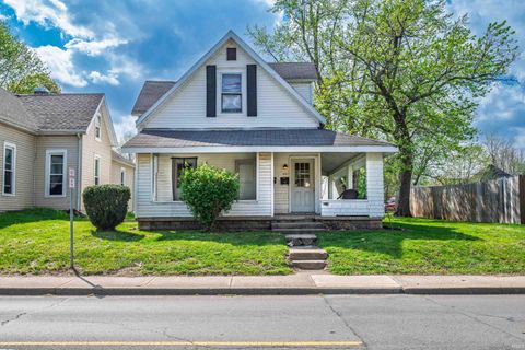 Photo of 615 - 615 1/2 Madison Avenue, Anderson, IN 46016 (MLS # 202613954)