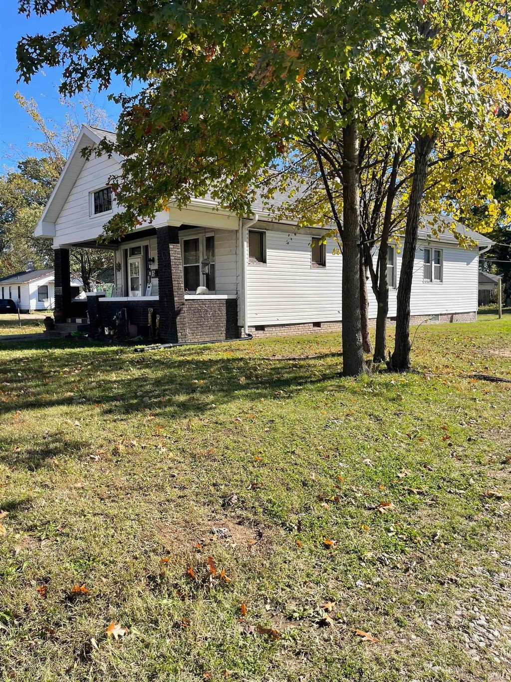Photo of 725 Waggoner Avenue, Evansville, IN 47713 (MLS # 202544711)