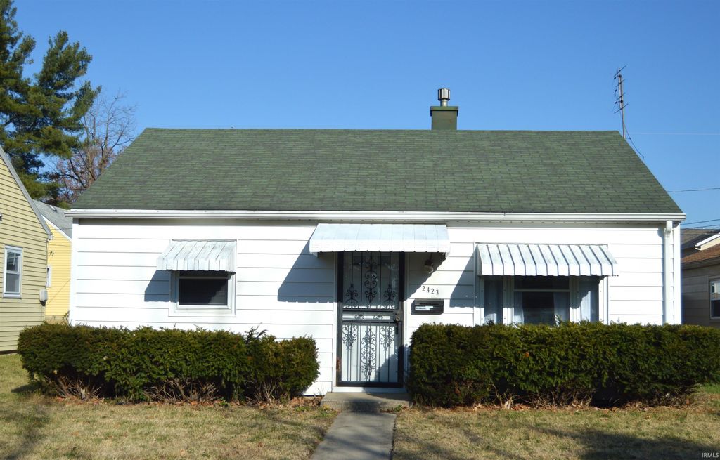 Photo of 2423 Charlotte Avenue, Fort Wayne, IN 46805 (MLS # 202546162)