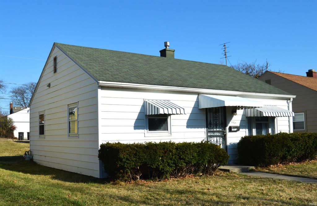 Photo of 2423 Charlotte Avenue, Fort Wayne, IN 46805 (MLS # 202546162)