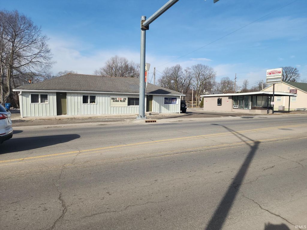 Photo for 2400-2420 E Market Street, Logansport, IN 46947 (MLS # 202504754)
