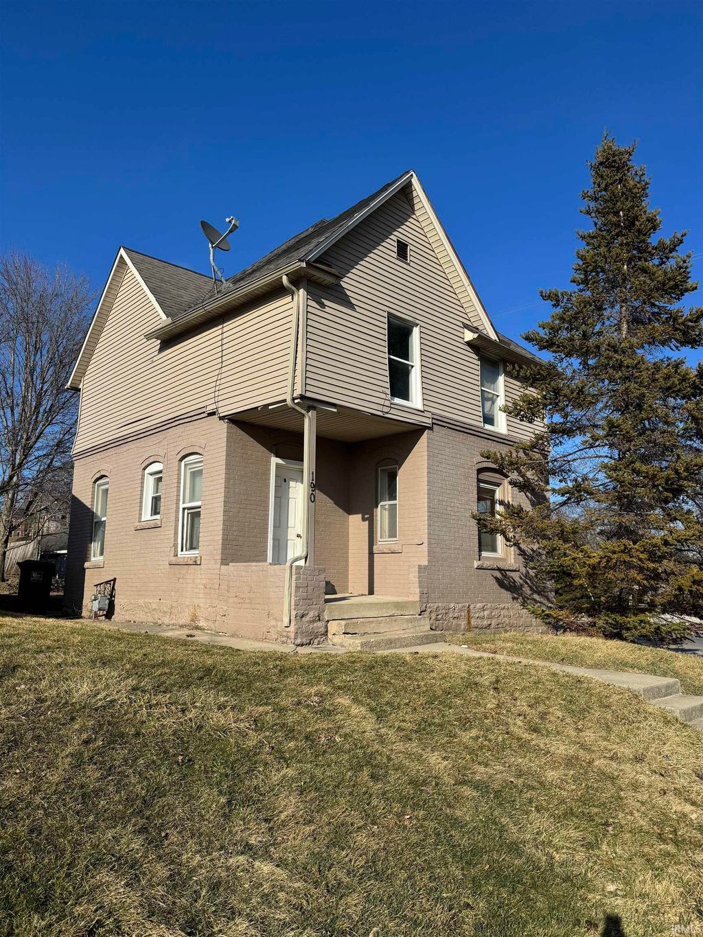 Photo of 190 E Canal Street, Wabash, IN 46992 (MLS # 202606535)